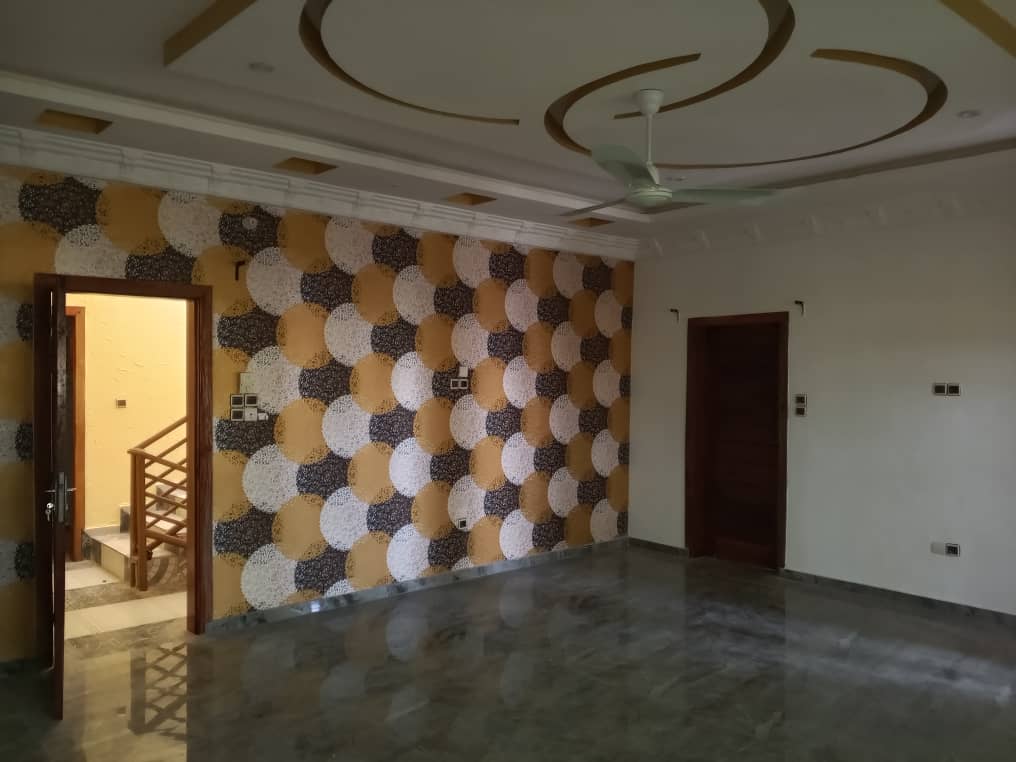 Villa Duplex R+2 – Spacieuse et Moderne Fidjrossè