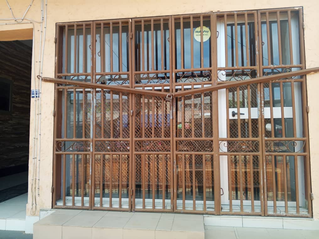 Spacieuse boutique a Cotonou Aibatin