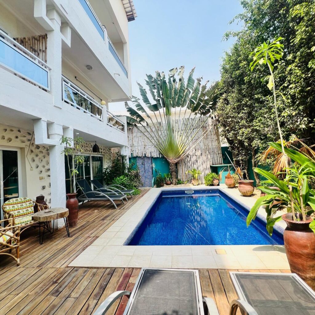 Villa de 7 chambres avec piscine Cotonou quartier les cocotiers