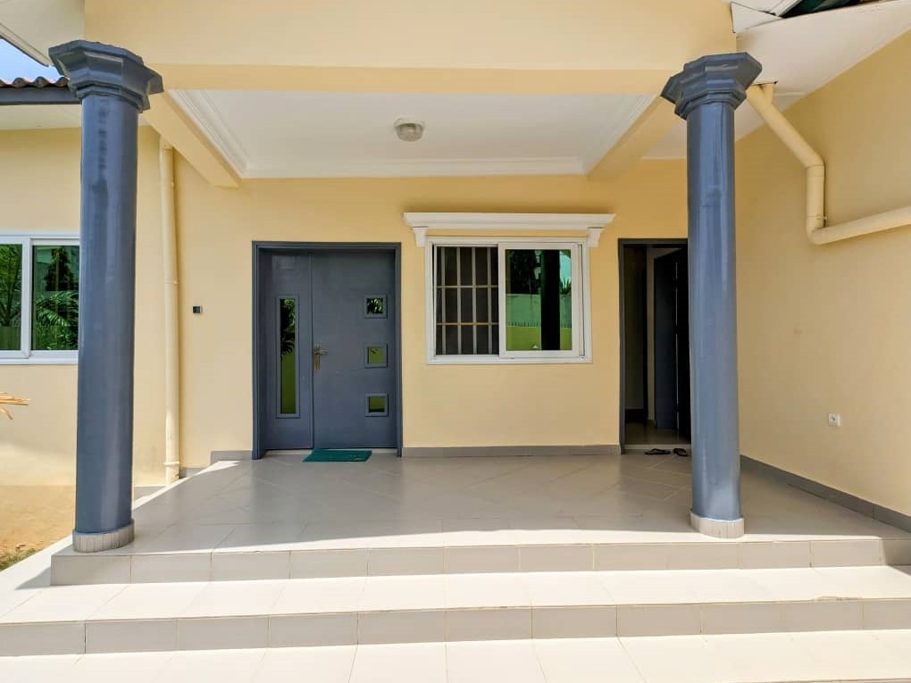Villa Meublée avec grand Jardin et groupe Electrogène Cotonou Fidjrossè Plage