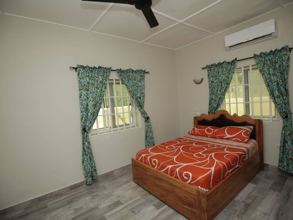 VILLA MEUBLÉE AVEC GRAND JARDIN ET GROUPE ÉLECTROGÈNE01