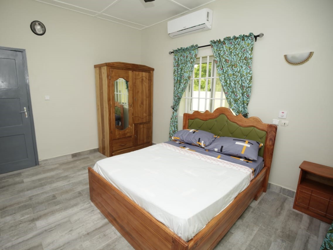 VILLA MEUBLÉE AVEC GRAND JARDIN ET GROUPE ÉLECTROGÈNE02