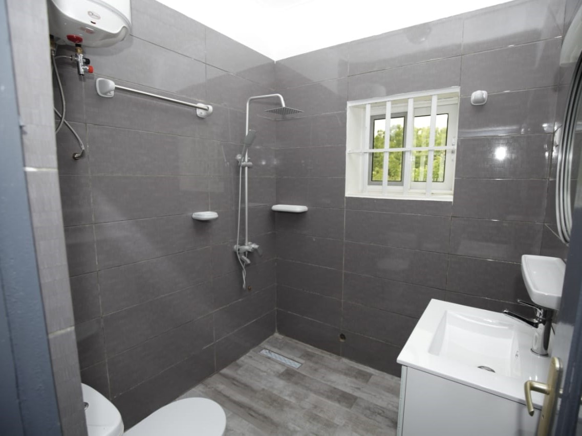 VILLA MEUBLÉE AVEC GRAND JARDIN ET GROUPE ÉLECTROGÈNE03