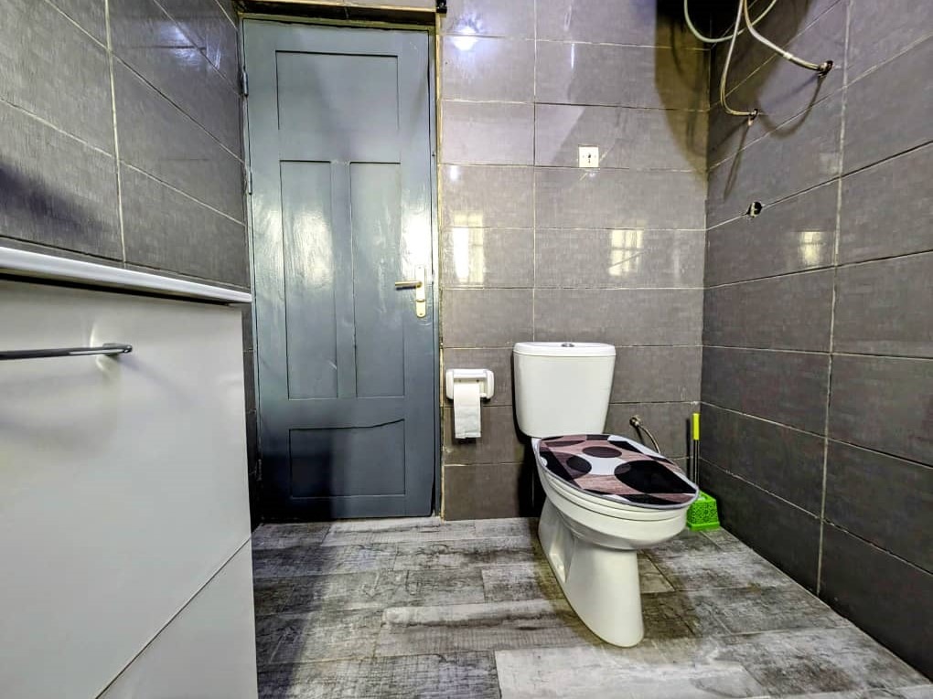 VILLA MEUBLÉE AVEC GRAND JARDIN ET GROUPE ÉLECTROGÈNE07