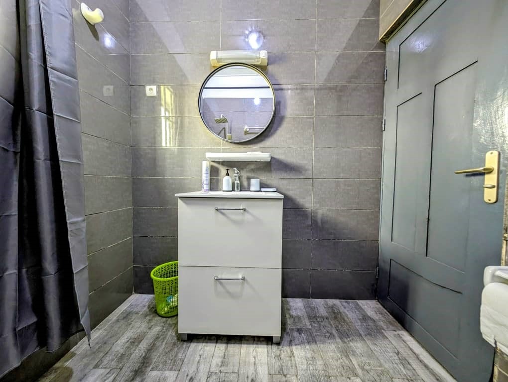 VILLA MEUBLÉE AVEC GRAND JARDIN ET GROUPE ÉLECTROGÈNE12