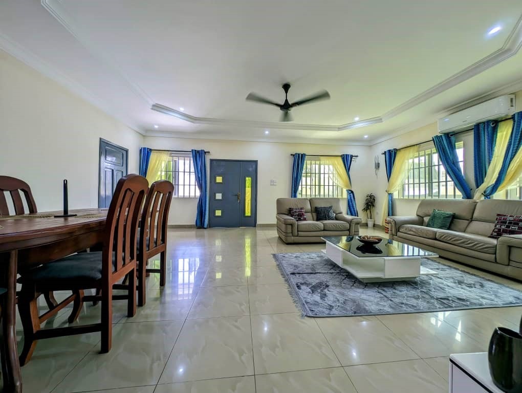 VILLA MEUBLÉE AVEC GRAND JARDIN ET GROUPE ÉLECTROGÈNE13