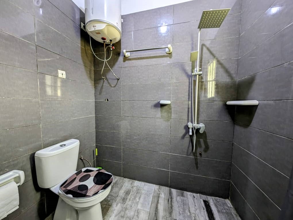 VILLA MEUBLÉE AVEC GRAND JARDIN ET GROUPE ÉLECTROGÈNE14