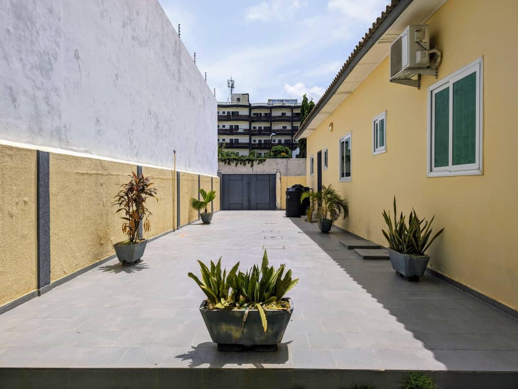 VILLA MEUBLÉE AVEC GRAND JARDIN ET GROUPE ÉLECTROGÈNE19