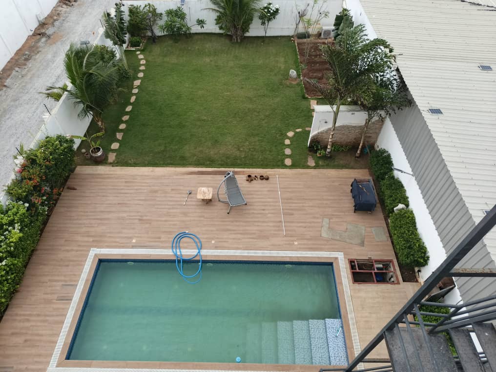 Villa de Luxe Meublée avec Grande Piscine – Fidjrossè Togbin (Route des Pêches, Face à la Mer)