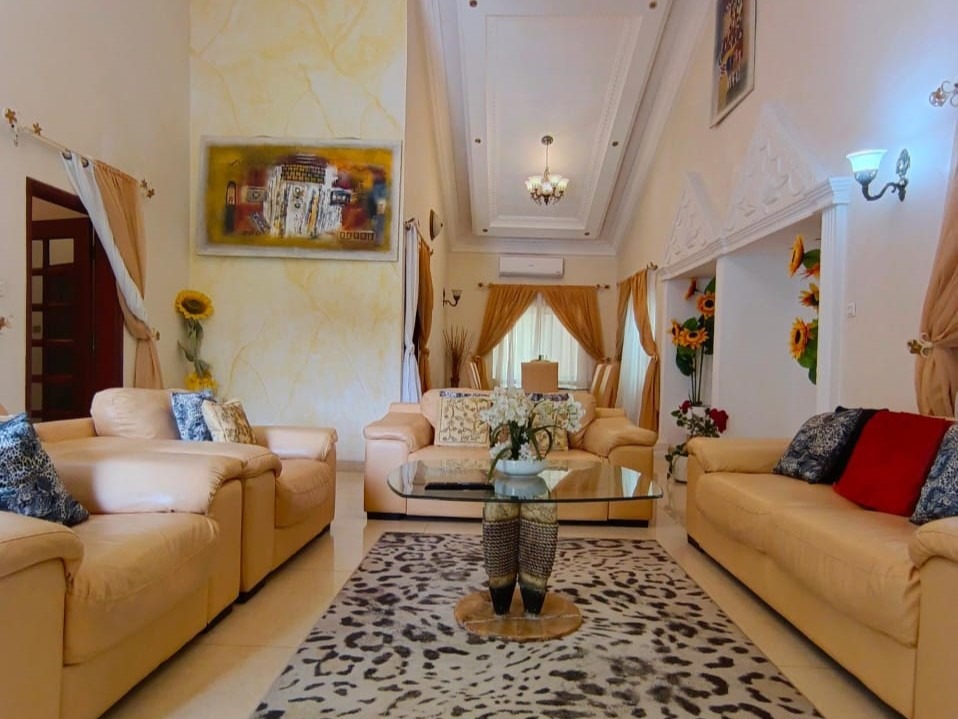 Belle Villa Meublée 3 Chambres Salon – Cotonou Fidjrossè