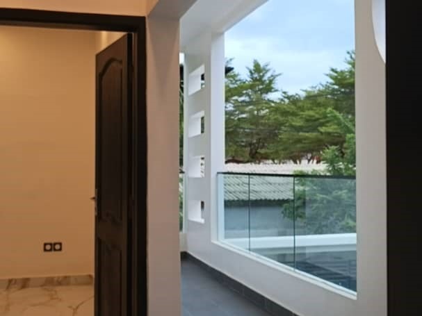 Villa Duplex de 6 chambres et 1 salon Cotonou Haie vive (construction récente)