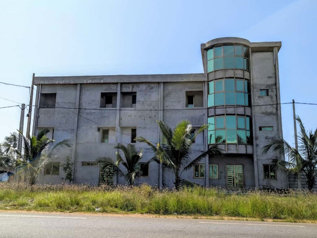 HÔTEL EN FINITION A GRAND-POPO