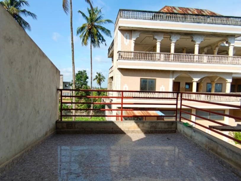 Belle Villa Duplex R+2 de 9chambres et 3 salons  à Godomey – Cotonou